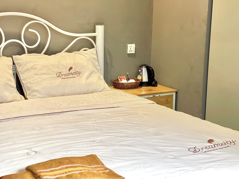 SKY HOTEL Central Phnom Penh - Rooms & Apartments