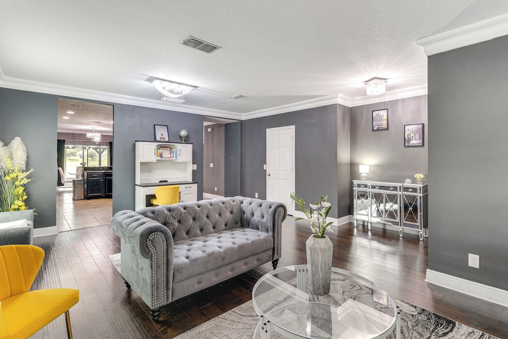 Sleek Family Home Near Orlando Theme Parks
