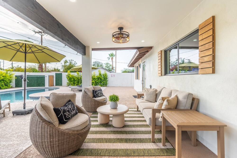 NEW The Hensley on Hubbell Designer Oasis w Pool