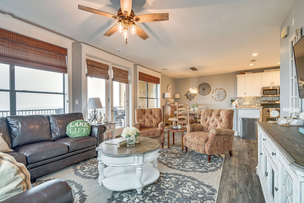 Jonestown Condo on Lake Travis w/ 2 Balconies! - Property Image 5