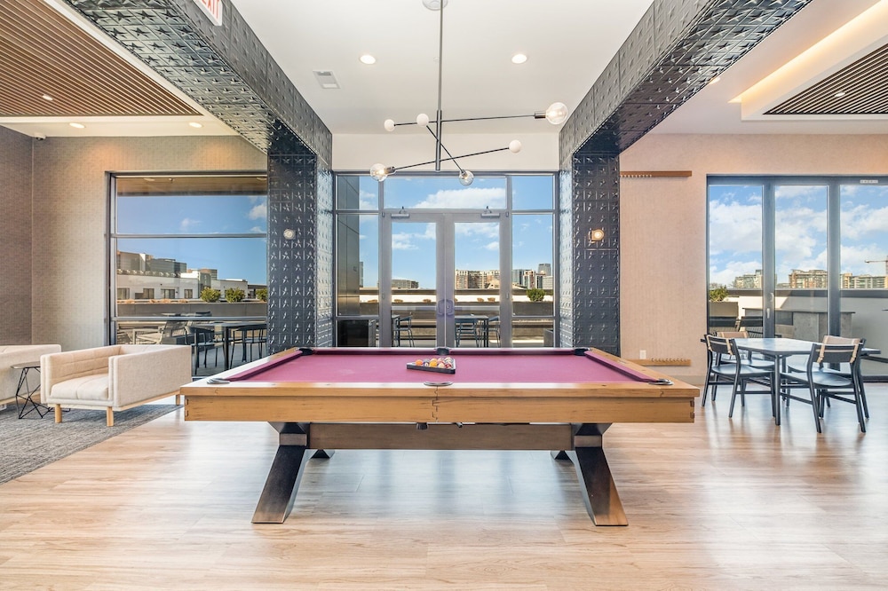Treble Maker -rooftop Lounge - Pool - In Music Row
