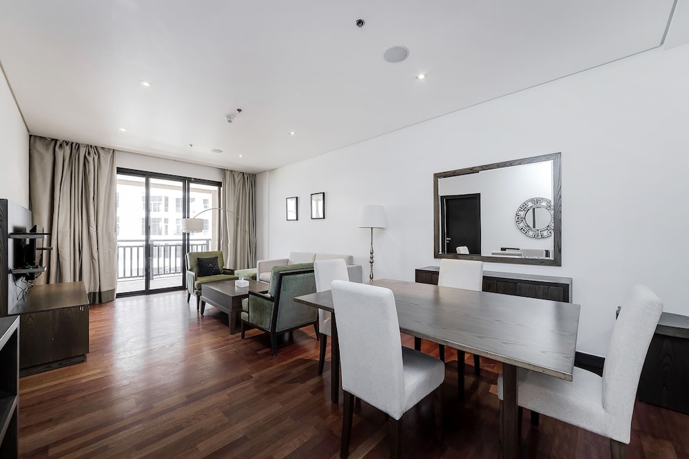Exotic Apartments at Royal Amwaj