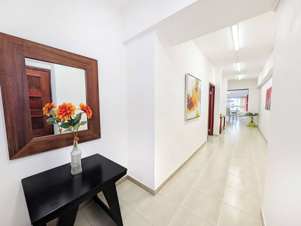 YC 1701l Apartamento 2 BDR Av Balboa