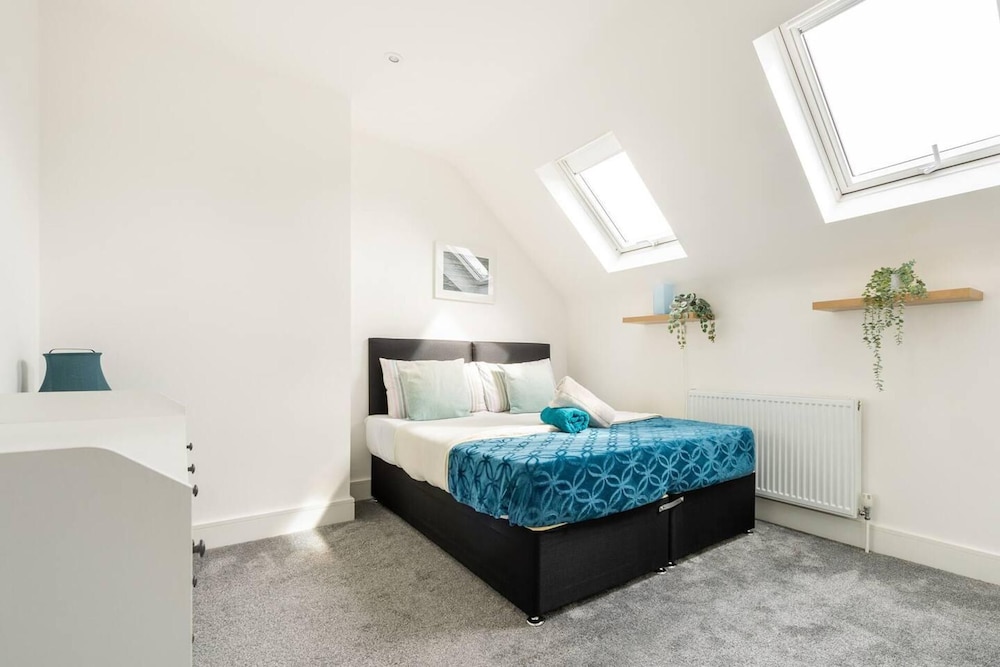 Modern Apartment, Castle View Rochester, England view 4