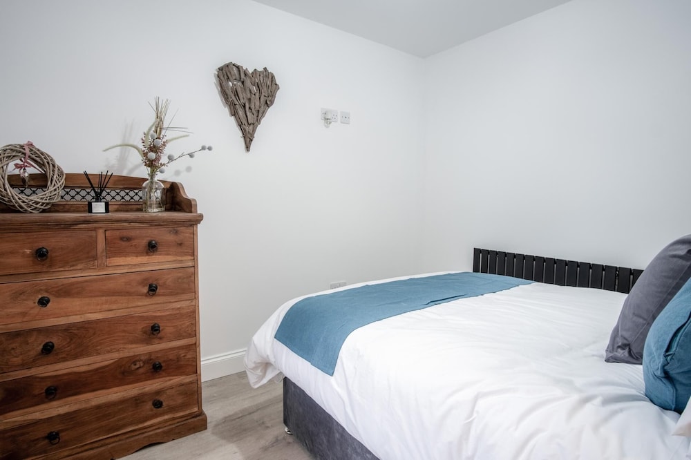 Wiston Street - 2 Bedroom Holiday Home - Pembroke