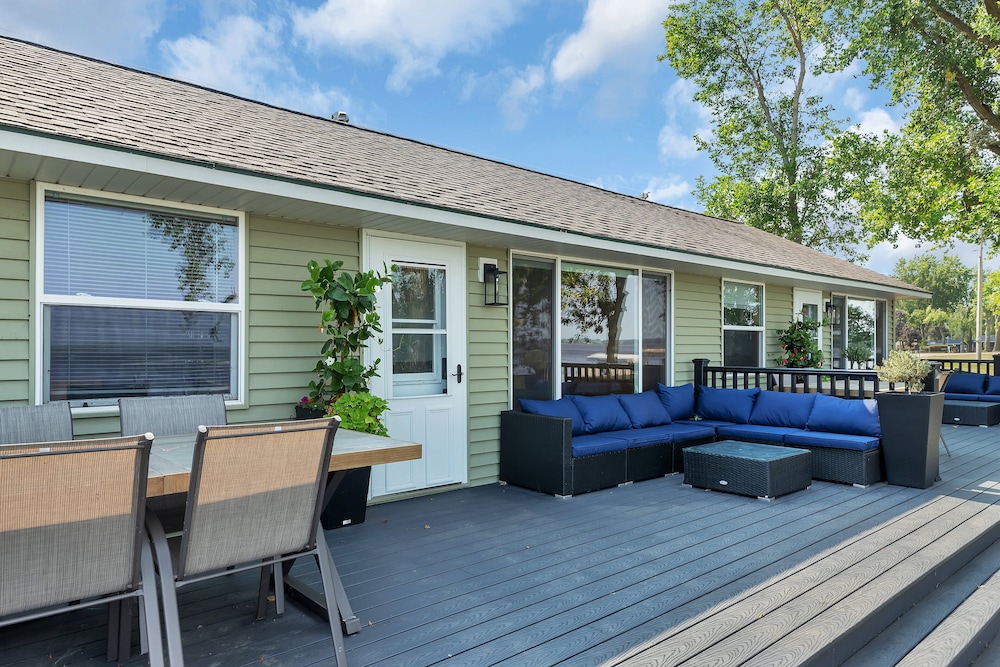 Rizzy's on the Lake - Property Image 14