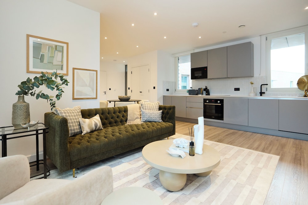 The Tottenham Retreat - Homely 2bdr Flat With Balcony