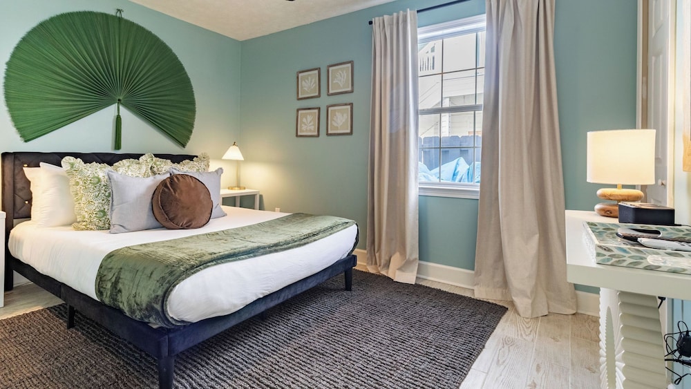 PCB Stay w/ Heated Pool, Hot Tub, Bars, Game Room & Quick Walk to Beach The Jade Oasis by Avantstay