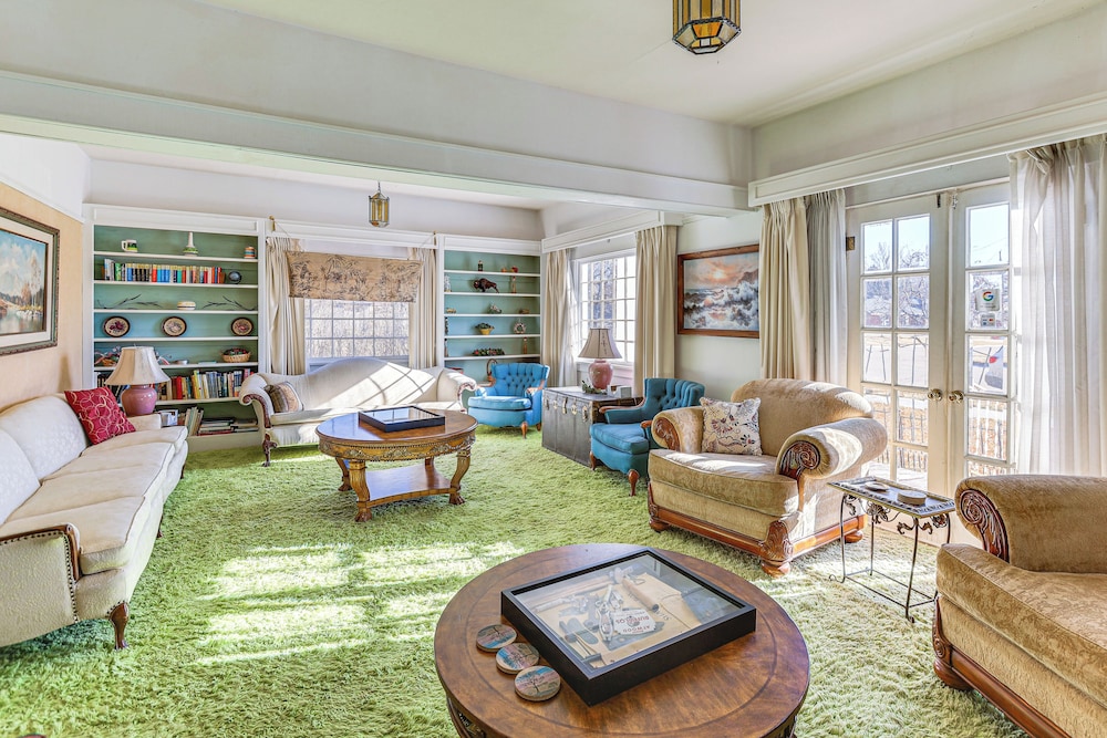 Half-mi to Atwood Lake: Spacious Home!