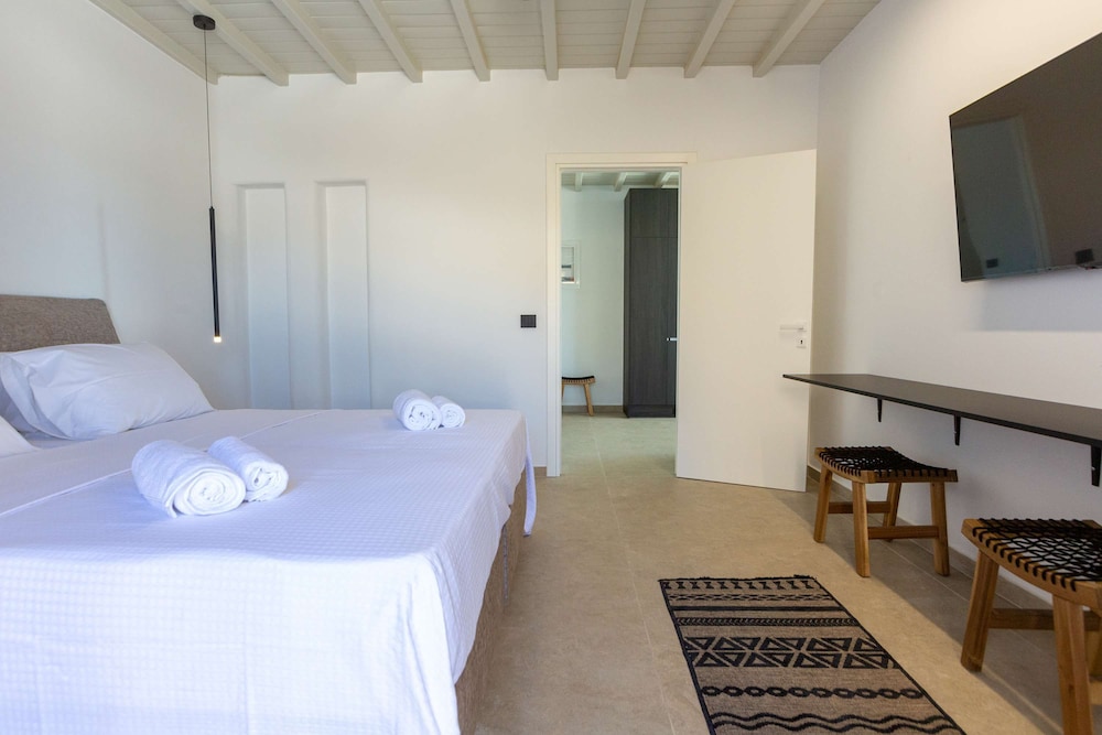 Amaze Mykonos Luxury Seaview Retreat