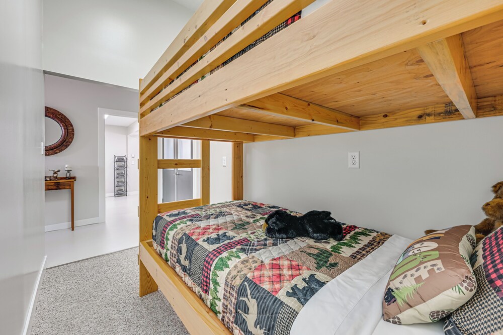 Charming Iowa Home: 1 Mi to Golf view 3