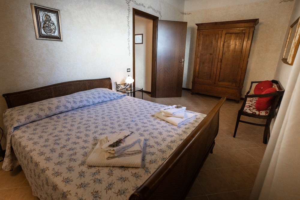 Casale Montemoro With Pool view 5