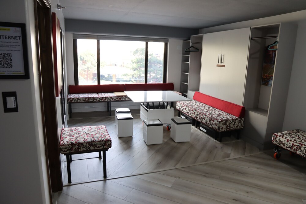 LVStripHouse Condos Sleeps up to 14