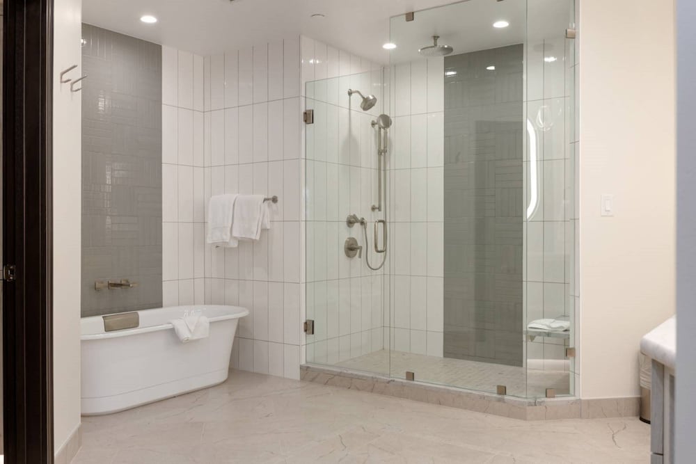 Luxury 3 Bedroom Condo in the Heart of Beaver Creek Village With Heated Pool