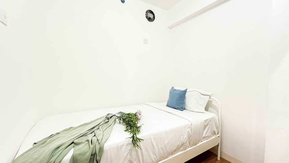 Warm And Comfy 2Br At Bassura City Apartment