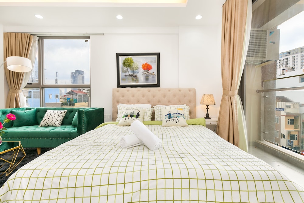Jennifer House - Millenium Apartment
