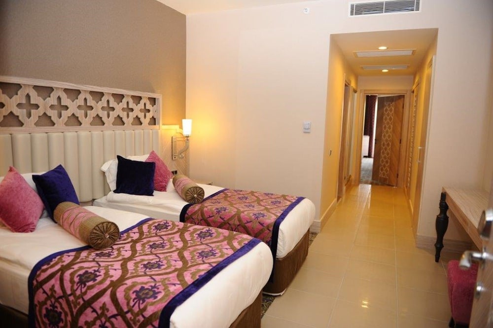 Royal Alhambra Palace – All Inclusive