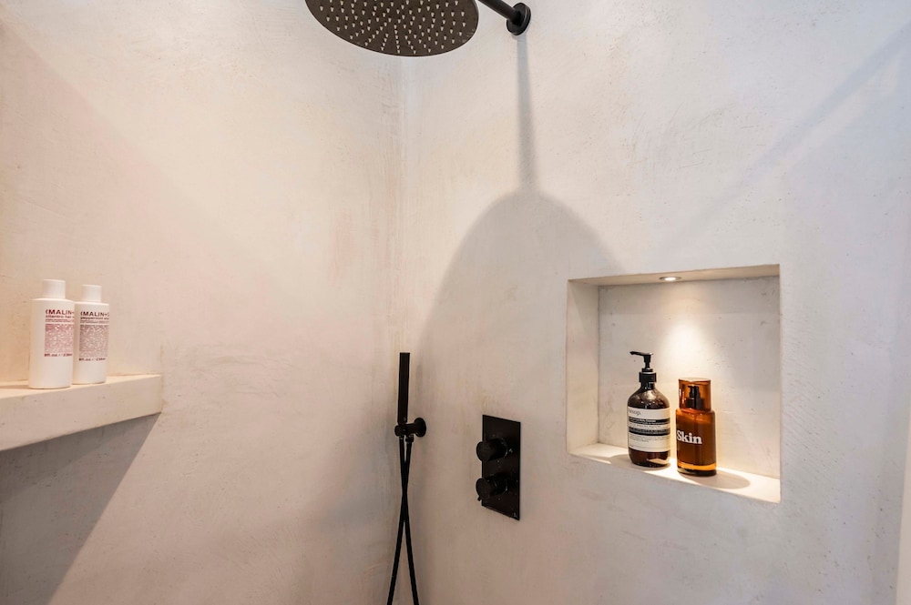 Long Term Stay- Notting Hill by Out of Office Lifestyle