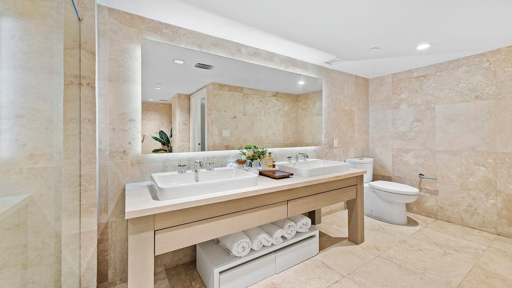 Luxury Vacation Rentals at 1 Hotel & Homes by LRMB