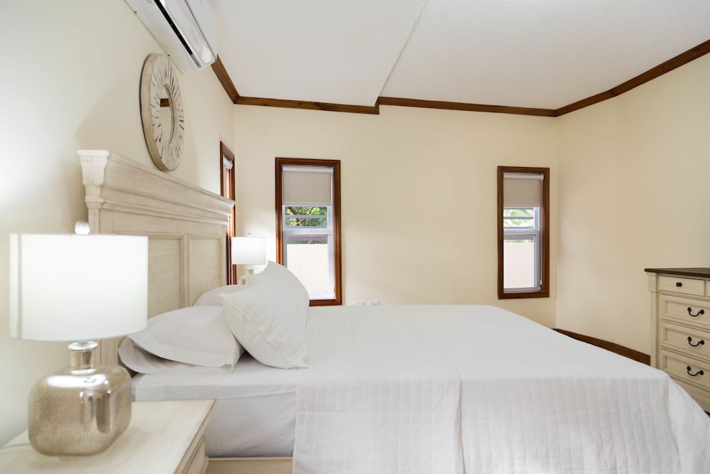 Luxury 3 Level Town House view 2