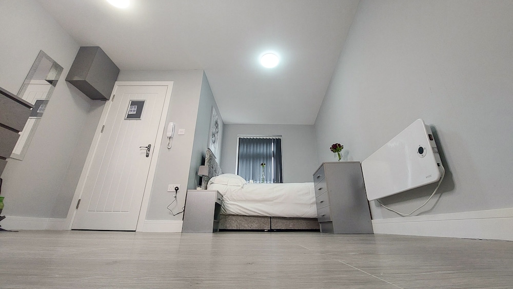 Charming Accommodation Close to Birmingham view 2