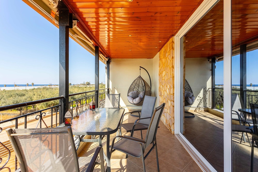 Seaview Nature Retreat - Filiatra s Cozy Hideaway
