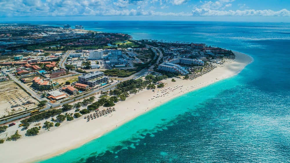 Beachfront Luxury NEW 3br2 5BA Condo Eagle Beach