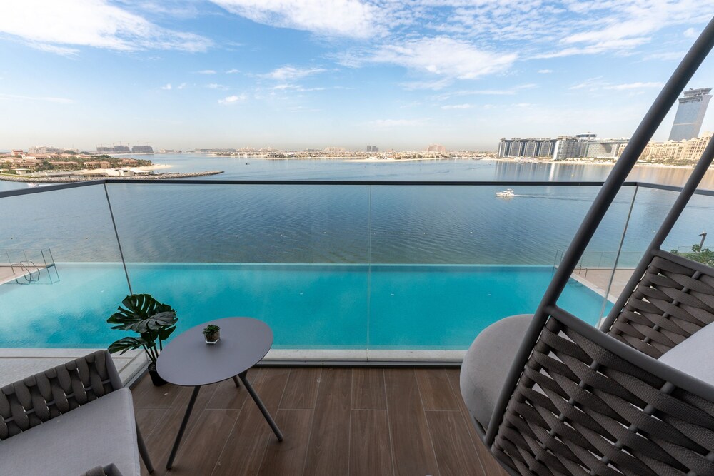Premium 2BR Emaar Beachfront w Beach Access