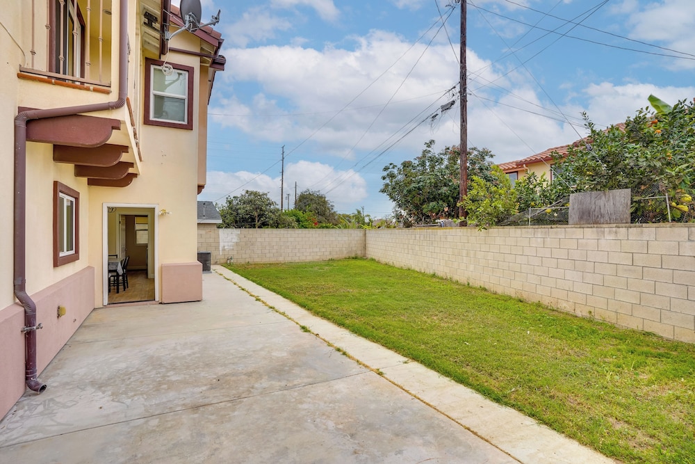 Explore the OC Coast! Midway City Home w/ Yard