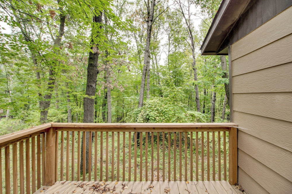 Near Lakes: Updated Family Home w/ Deck in Cushing