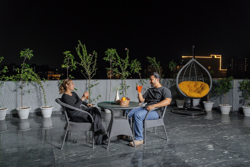 Lime Tree Hotel & Stays Greater Noida Nearby India Expo Centre & Mart