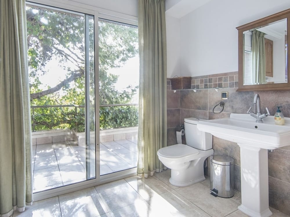 Th103 Villa Espaciosa con Piscina Privada y Jard n