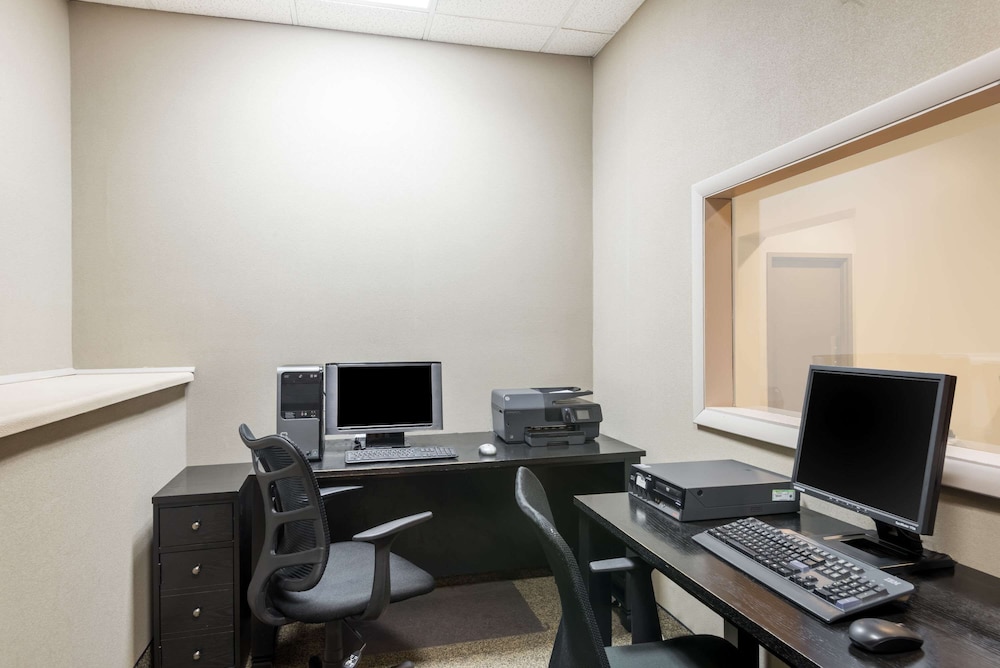 Watertown Vacations - Ramada by Wyndham Watertown/Thousand Islands NY - Property Image 4