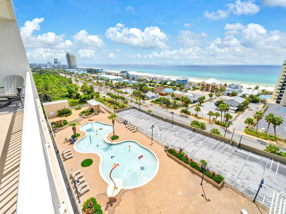 Laketown Wharf 906