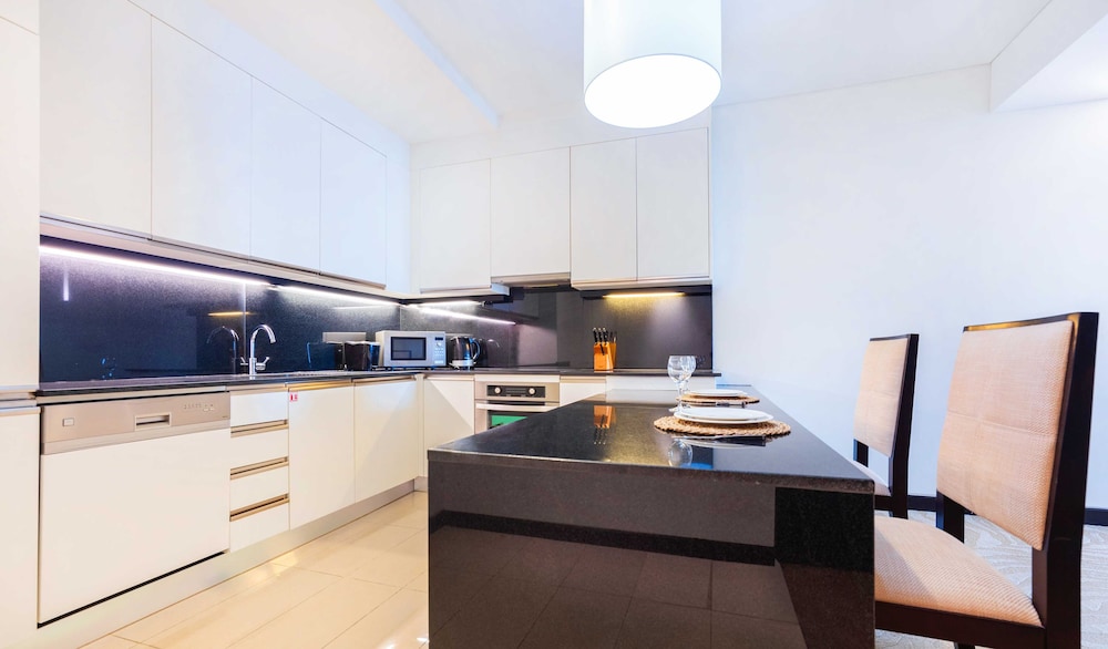 LUX | The JW Marina Suite