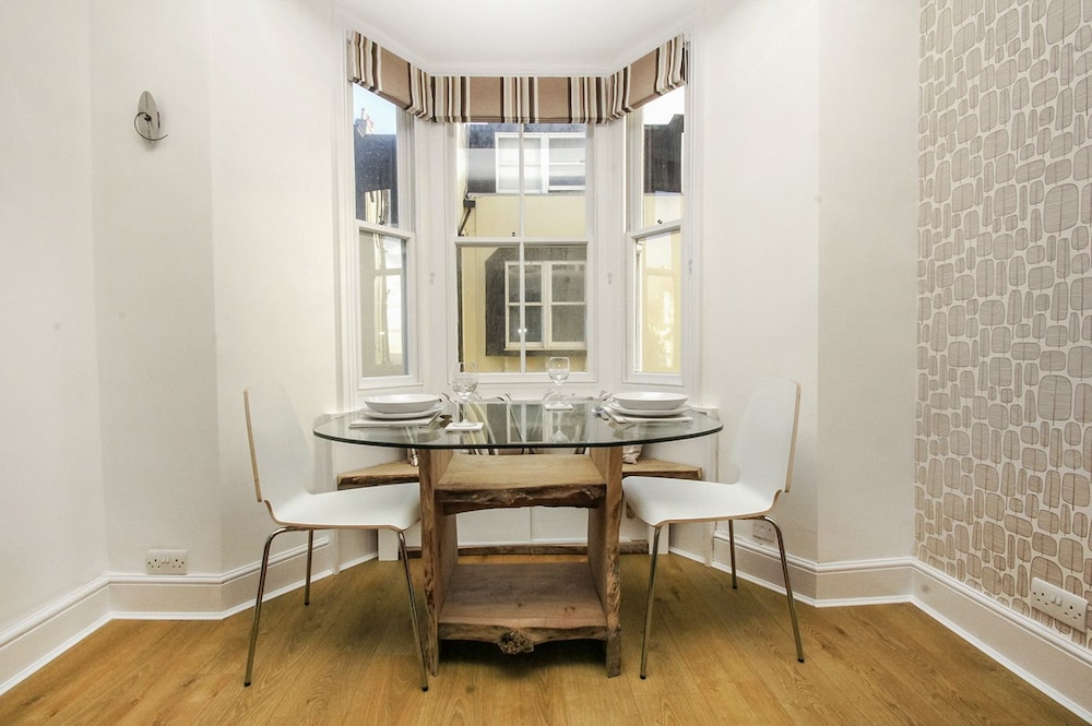 Marine Cottage Parking by Brighton Holiday Lets view 3