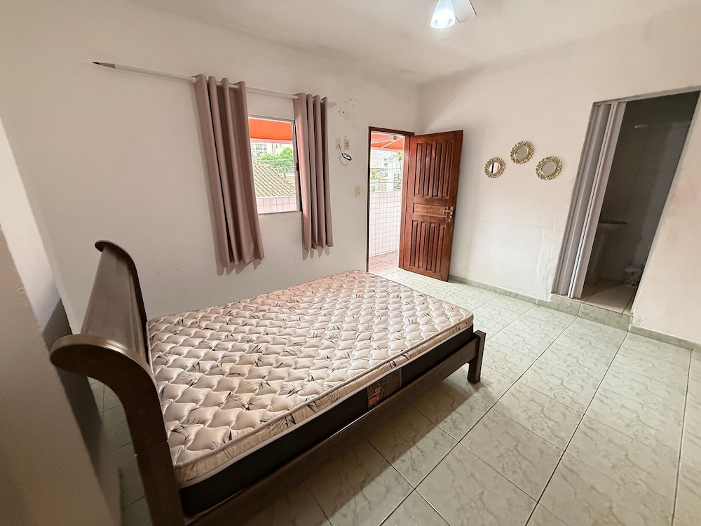 Pé na Areia Praia da Aviação II
