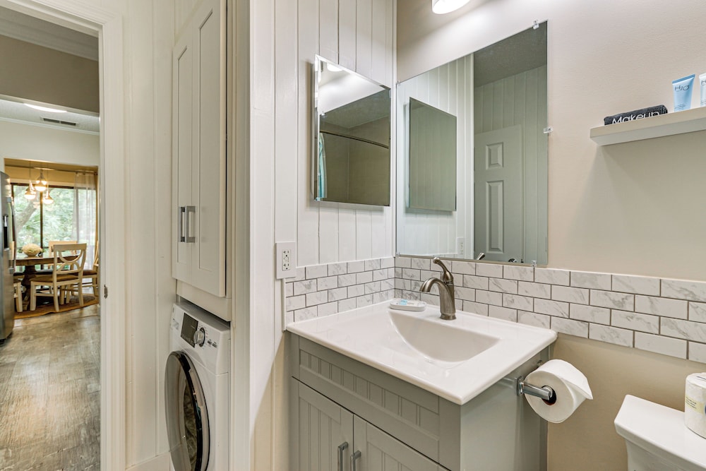 Walk to Folly Field Beach: Condo w/ Pool Access