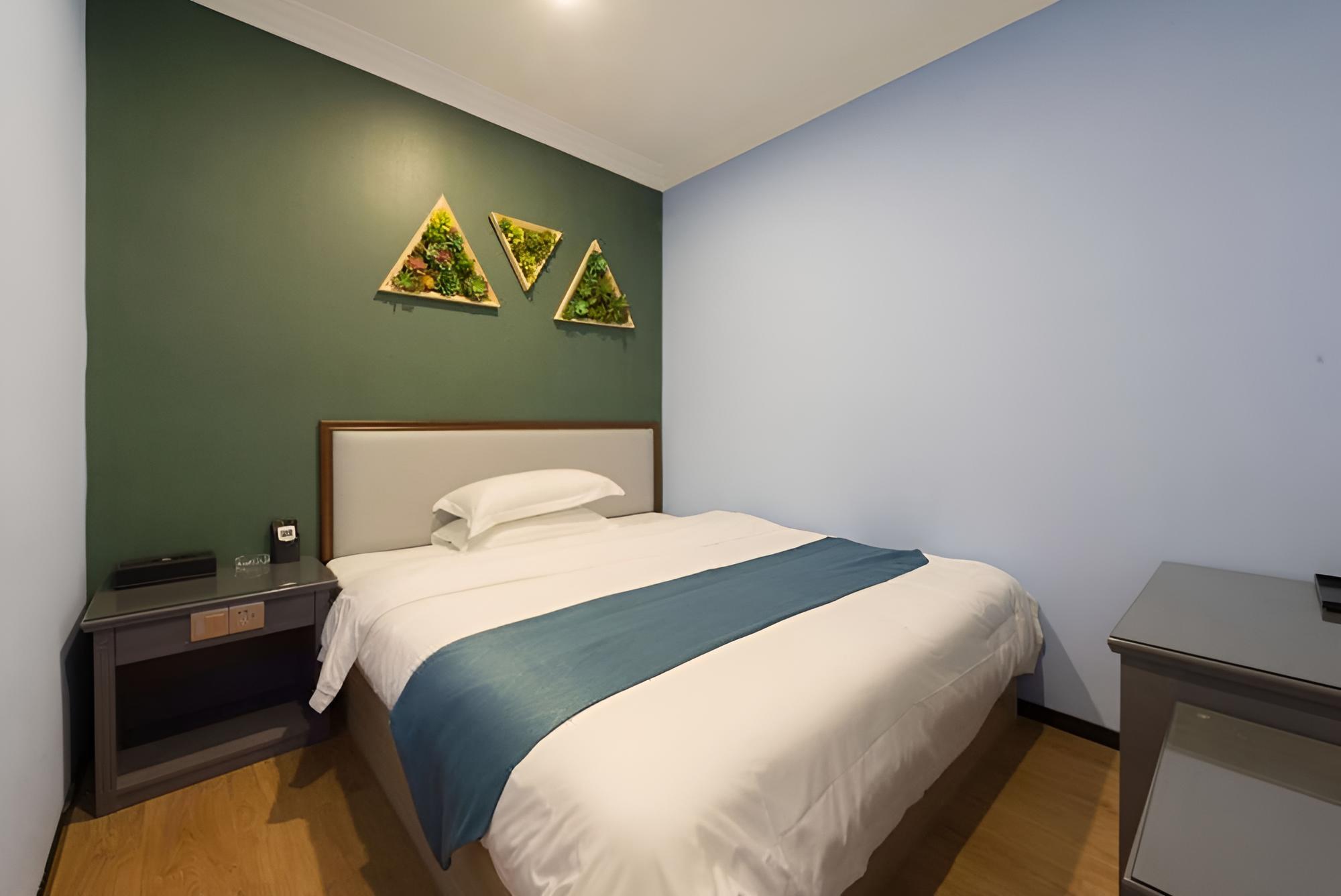 Huiyin Fashion Hotel