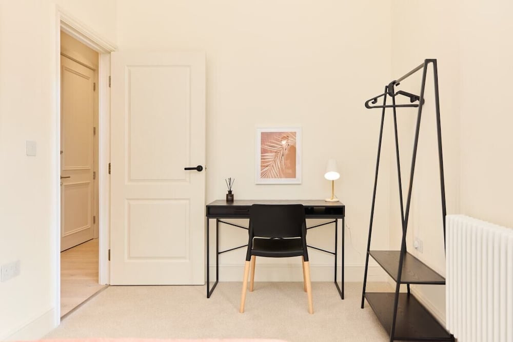 The East London Mile Place - Cosy 2bdr Flat With Balcony