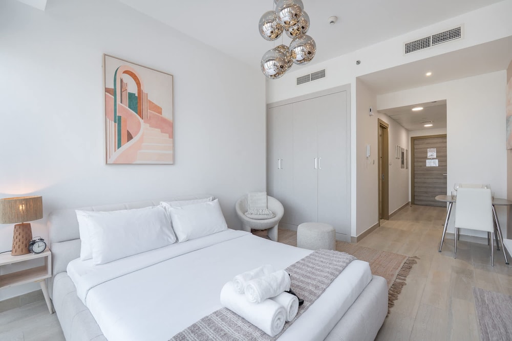 An Exceptional Studio in JVC That Sleeps 2