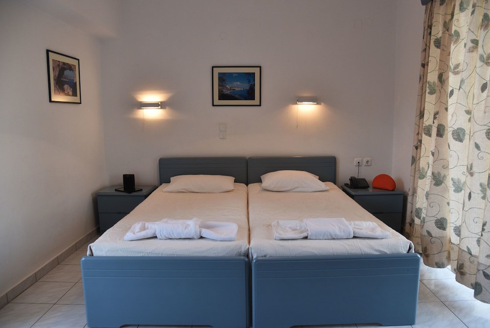 Sarikampos Beach photo 2