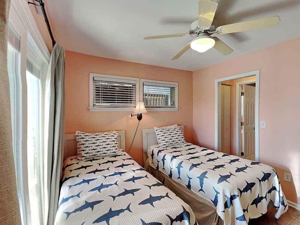 Sunshiny Daze by Topsail Realty