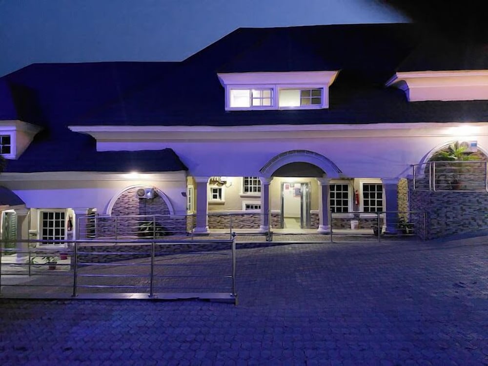 House 919 Suites And Apartments