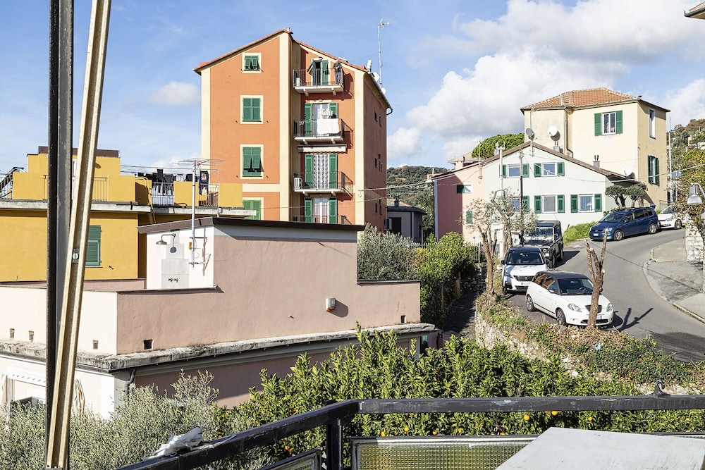 Homey Seaview Apartment photo 2
