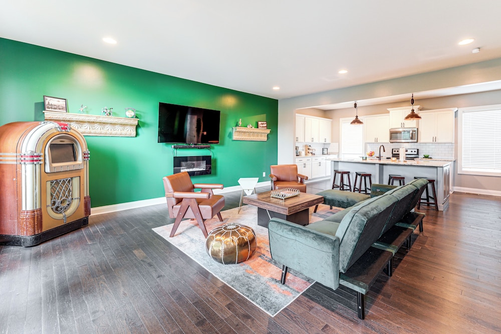 Pet-friendly Abode w/ Balcony in East Nashville!