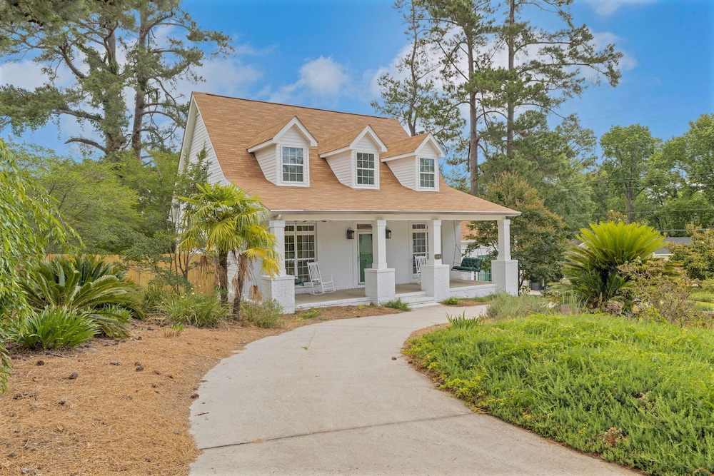 Augusta Getaway Near Masters Porch Swing Deck