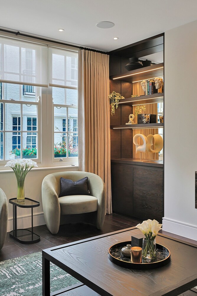 Luxe Home With Cinema Room - South Kensington