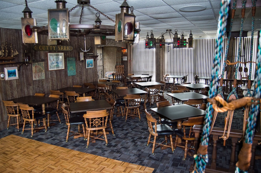 Windjammer Motor Inn