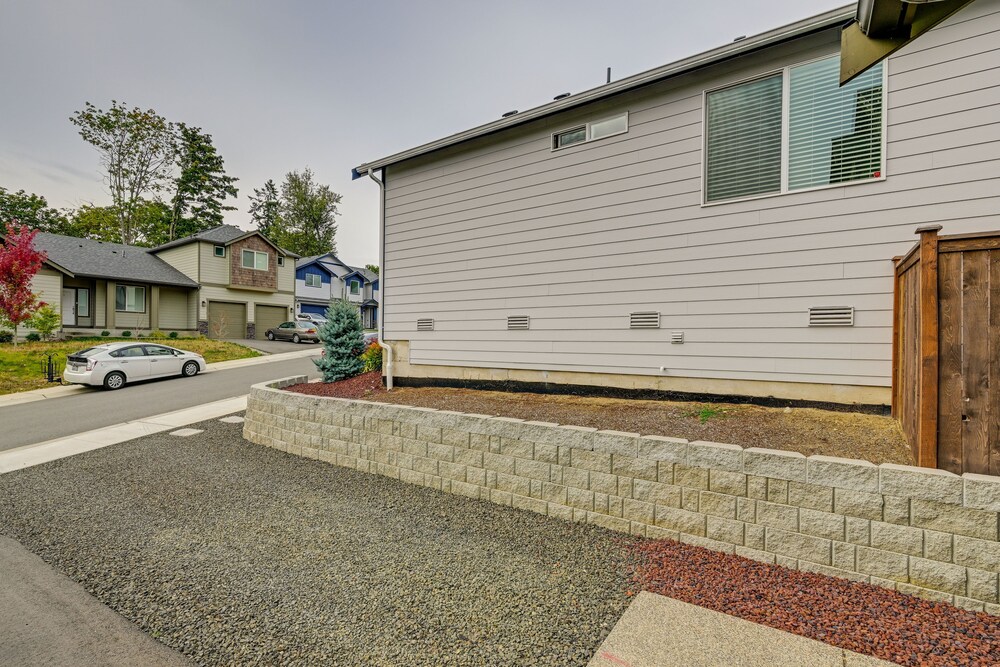 Modern Seatac Gem w/ Fireplace & Smart Tvs! view 3